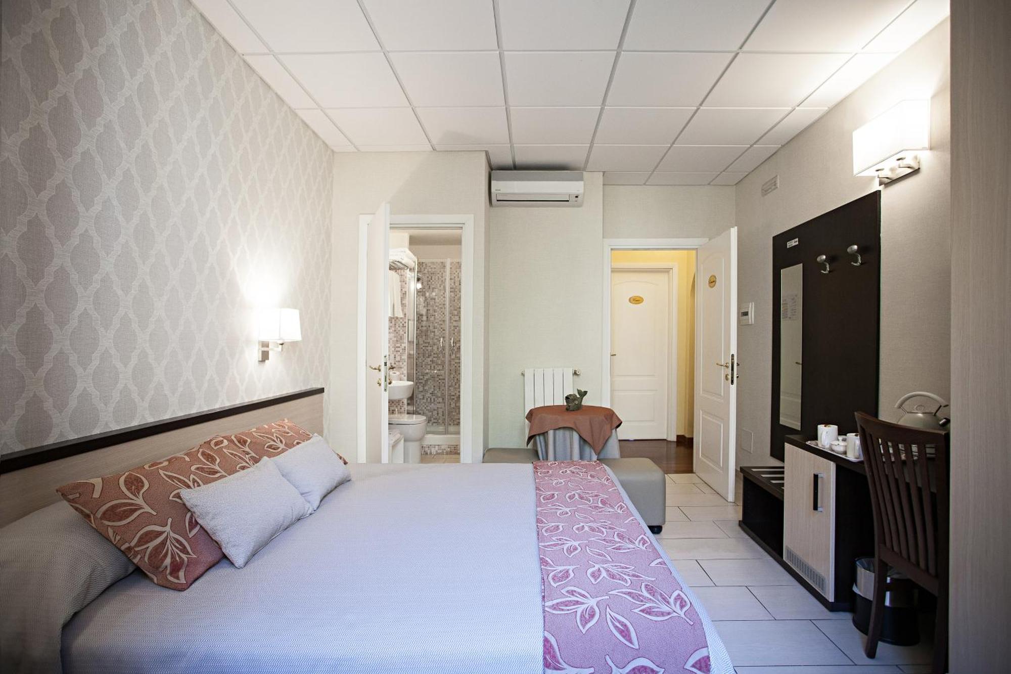 Hotel Domus Palatina Roma Esterno foto