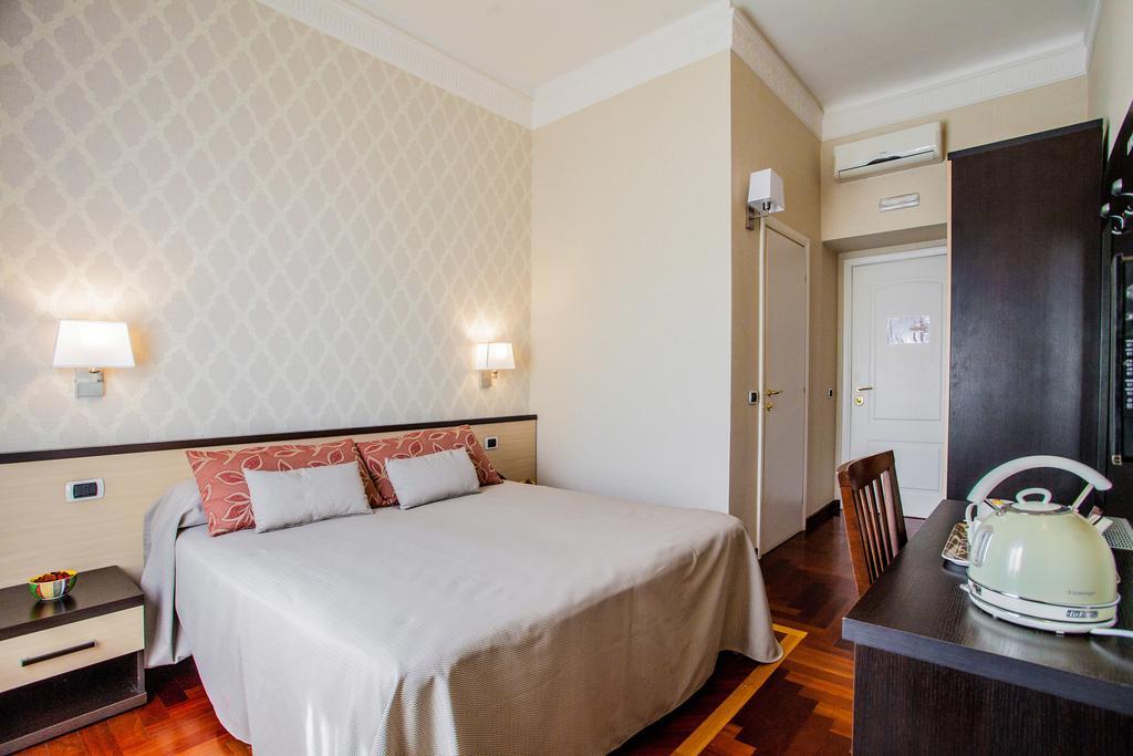 Hotel Domus Palatina Roma Esterno foto